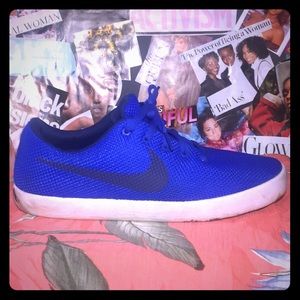 Royal blue Nike sneakers. Men’s 9.5, lady’s 11.5.